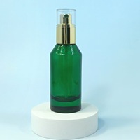 Crème pour le visage verte 50 ml et huile essentielle en flacon en verre avec pulvérisateur à pompe, diffuseur de parfum rond transparent
