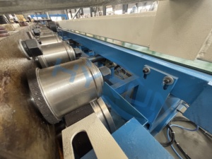 Máquina de Fabricación de Ductos Automática Rápida HYRUN de 5-18 m/min, Accionada por Bomba de Motor, Control <span class=keywords><strong>Mitsubishi</strong></span>/Delta para HVAC, Producción Diaria de 2500 Unidades - Product Image 3