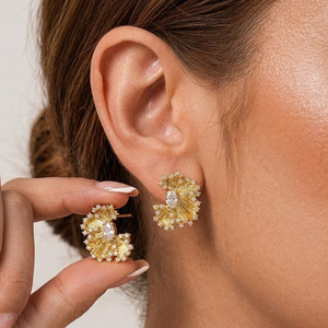 Pendientes de Hoja de Ginkgo, Chapados en Oro, con Poste de Cobre, Diseño de Planta, Joyería de Moda EDB-081 - Product Image 1