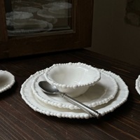 Vente directe d'usine Lelyi : Assiettes et bols en céramique irréguliers style rétro français personnalisables, et tasses à café.