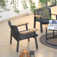 Sillón Individual Moderno de Ratán y Aluminio OSMEN SPAIN con Brazos de Teca - Muebles de Exterior para Patio y Balcón