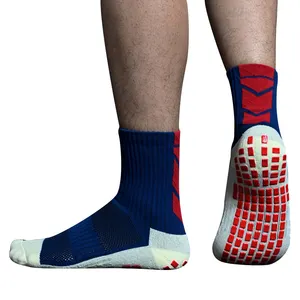 Buatan Cina kualitas tinggi pegangan khusus dan kaus kaki anti selip desain logo mereka sendiri