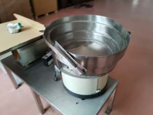 Machine d'alimentation vibratoire à vis métallique, alimentateur à disque en spirale, alimentateur automatique de vis et de poudre avec trémie vibrante - Product Image 2