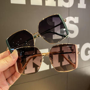 Gafas de Sol Cuadradas Retro con Montura de Metal para Hombre y Mujer, Gafas de Sol Irregulares de Doble Puente, Lentes Anti UV de Lujo, para Playa - Product Image 5