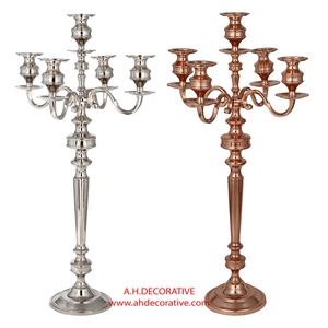 Candélabre de table en métal noir fait à la main avec cristal suspendu et plaque de fleur carrée pour la décoration de pièce maîtresse - Product Image 6