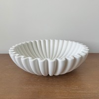 Bols décoratifs modernes simples ondulés cannelés en résine blanche