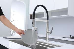 Grifo de Barra Comercial Moderno de Acero Inoxidable con Triple Modo Magnético, Ajustable para Agua Fría/Caliente, Rotación de 360 Grados, Montaje en Cubierta - Product Image 4