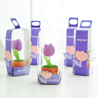 Fleur artificielle tissée tulipe au crochet faite à la main plante en pot ornement de bureau pour les événements de vacances et les cadeaux