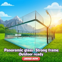 Équipement de terrain de padel commercial avec panneaux en verre trempé de 15 mm, finition peinture poudrée, structure en acier noir, surface de jeu verte