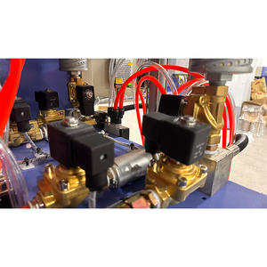 2 bottiglie di plastica per alimentazione manuale a cavità che soffiano macchine per la produzione di bottiglie d'acqua - Product Image 3