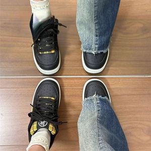 Calzado Casual Americano de Skate de Moda con Suela Gruesa para Mayor Altura, Diseño a Cuadros y Elementos de Rayo, Lengüeta Gruesa y Duradera - Product Image 3