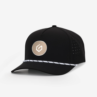 Casquette de golf sportive perforée à visière incurvée de haute qualité, fabriquée au Vietnam (OEM/ODM), avec logo personnalisé en caoutchouc/PVC et cordon.