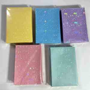 ซองใส่การ์ดลายดาวโฮโลแกรม ฝาครอบป้องกัน PP หลากสีสำหรับการ์ดสะสม 50 ชิ้น - Product Image 1