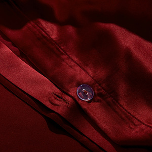 Tùy Chỉnh 100% Dâu Lụa Nhà Khách Sạn Dệt May Màu Đỏ Rắn Hàng Đầu Sang Trọng Màu Đỏ <span class=keywords><strong>Comforter</strong></span> Bìa 18/20/22Mm Bộ Đồ Giường Bộ - Product Image 5