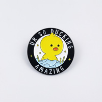 Broche personnalisée en forme de poussin de dessin animé en alliage de zinc, badge personnalisé pour accessoires de sac à dos, épingle à revers polyvalente et mignonne