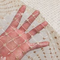 Fournisseur d'usine Nouveau tissu en maille à sequins tricotés Perles Broderie 100% acrylique Tissu en maille résistant à l'abrasion Motif floral exquis