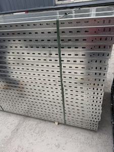 Canaux de câblage perforés pré-galvanisés économiques en stock, livraison rapide - Product Image 6