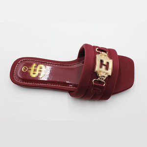 Nouvelles Sandales d'Été Style Polyvalent Chaussures de Plage à Bout Rond Sandales à Fond Plat Tongs Ventes Directes d'Usine Chaussures de Haute Qualité - Product Image 3