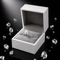 Boîte à bague magnétique blanche avec coussin en velours gris, emballage compact carré personnalisé pour bijoux, idéal pour fiançailles, mariage, vente en gros