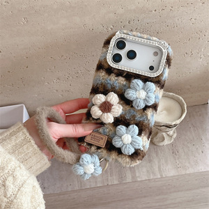 Custodia <span class=keywords><strong>a</strong></span> catena con design floreale per iPhone 11 12 13 14 15 16 Plus, resistente in pelliccia con cornice per fotocamera con diamanti - Product Image 2