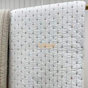 Parure de <span class=keywords><strong>lit</strong></span> de luxe en coton léger avec broderie unie, <span class=keywords><strong>couvre</strong></span>-<span class=keywords><strong>lit</strong></span> et couette - Product Image 2