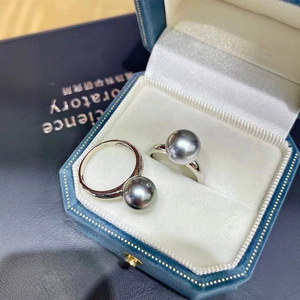 Bague en argent pur de style classique avec perle naturelle grise platine de 9 à 10 mm ronde, à fort éclat, coupe en forme de poire - Product Image 2