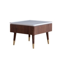 Pieds de table ronds en bois avec pieds en laiton pour tables basses et meubles dans le salon ou l'atelier