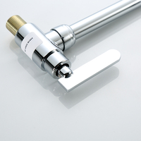 Robinet de cuisine contemporain mural en chrome en gros, pulvérisateur extractible, rotation à 360 degrés, eau froide pour utilisation en cuisine