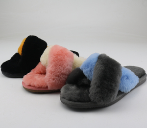 Penjualan Panas Sandal Silang Indoor dan Outdoor dengan Bulu Halus Grosir Pabrik Sandal Warna-Warni Custom Sandal Silang Terbuka - Product Image 1