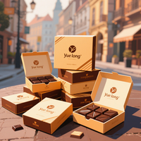 Boîte cadeau personnalisée pour l'emballage de chocolats, desserts et bonbons, avec finition UV et gaufrage