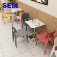 Ensemble table et chaises de restaurant SEM Nordic Simple Commercial avec plateau en dalle de pierre naturelle et dossier Macaron