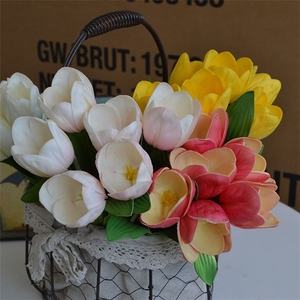LUYI - Vente en gros de petites fleurs artificielles en PU en forme de tulipe, ornement de bureau, <span class=keywords><strong>fleur</strong></span> à main pour mariage, maison, fête, <span class=keywords><strong>jardin</strong></span> - Product Image 4