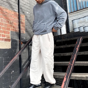 Pantalon décontracté pour homme à taille haute, léger, en nylon, jogging, imperméable, avec technique de teinture unie - Product Image 4