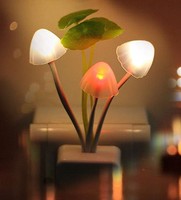 W121 OEM Lampe murale LED design en forme de fleur et de feuille, avec capteur crépusculaire, mini prise pour chambre à coucher