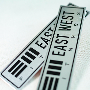 <span class=keywords><strong>Plaque</strong></span> de nom en métal adhésive gravée sur mesure, étiquette en acier inoxydable gravée, autocollant en aluminium brossé, <span class=keywords><strong>plaque</strong></span> signalétique - Product Image 1