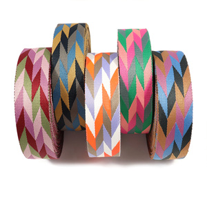 Liwei Umweltfreundlicher 3,8cm Jacquard-Gürtel im Ethno-Stil mit Rautenmuster als Damen-Taschendekoration 100% Polyester - Product Image 1