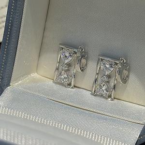 Pendentif en argent pur S925 en forme de sablier avec un style antique, vintage, mode, luxe léger, style rétro simple, incrusté de zircon - Product Image 5