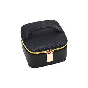 Boîte de rangement à bijoux de luxe portable en cuir gaufré, élégante, petite, rectangulaire, avec fermeture éclair, motif carré noir et rose, pour colliers - Product Image 1