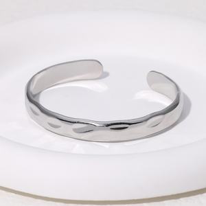 New Design Wholesale Custom PVD 24K <b>Gold</b> <b>Plated</b> Anti-Allergy Stainless Steel <b>Bangle</b> - Product Image 3