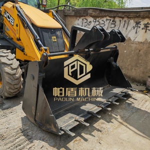Chargeuse-pelleteuse JCB 3CX 4x4 d'occasion avec godet et bras d'excavatrice – Équipement d'occasion - Product Image 6