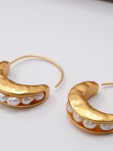 Hochwertige 24 Karat echte vergoldete Messing natürliche Perle Halbmond förmige Douban Ohrringe (<span class=keywords><strong>Gold</strong></span>/Silber Farbe) - Product Image 6