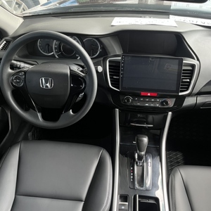 Auto Usata Honda Accord 2.0 Sport 2016 con Basso Chilometraggio e Motore in Ottime Condizioni - Product Image 6