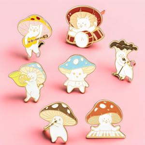 Usine personnalisée mignon mode champignon musique épingles pins métal artisanat impression UV émail breloques épinglettes - Product Image 1