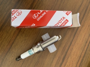 Bougie d'allumage de qualité originale ZQR8S1302 0242129512 pour <span class=keywords><strong>BMW</strong></span> Auto Bujias Candles Spark Plugs ZQR8S1302 0242129512 - Product Image 1