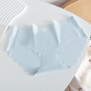 Lichtgewicht Zoete Naadloze Liefde Ijs Zijde Ondergoed Comfortabel Ademend Mid-Rise Vrouwen Driehoek Slipje - Product Image 3
