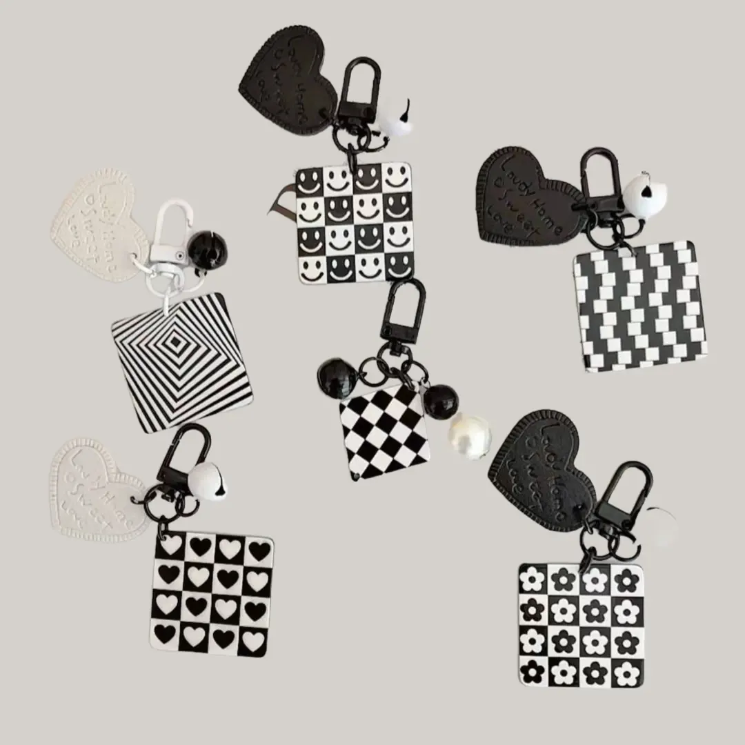 Mode à carreaux noir et blanc porte-clés sac breloque pour femmes géométrique coeur cuir porte-clés meilleur ami cadeau d'anniversaire