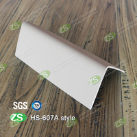 Profilé d'angle anti-collision pour panneau mural, en PVC avec âme en aluminium, pour l'installation sur murs finis