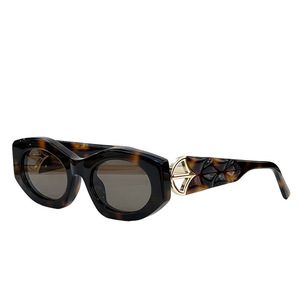 Gafas de sol extragrandes BV40049I con protección UV400, montura ovalada, estilo exterior para mujer, lentes de resina marrón - Product Image 5