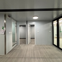 Maison conteneur préfabriquée extensible avec 2 chambres et mur entièrement vitré, structure en acier galvanisé, 20, 30 et 40 pieds, fournie directement par l'usine