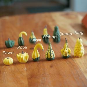 Set di <span class=keywords><strong>Scacchi</strong></span> di Lusso Pieghevole Eco-Friendly con Pezzi Magnetici in Resina Stampata 3D a Forma di Zucca, <span class=keywords><strong>Scacchi</strong></span> a Forma di Zucca, Gambit a Forma di Zucca, Giochi da Tavolo - Product Image 2